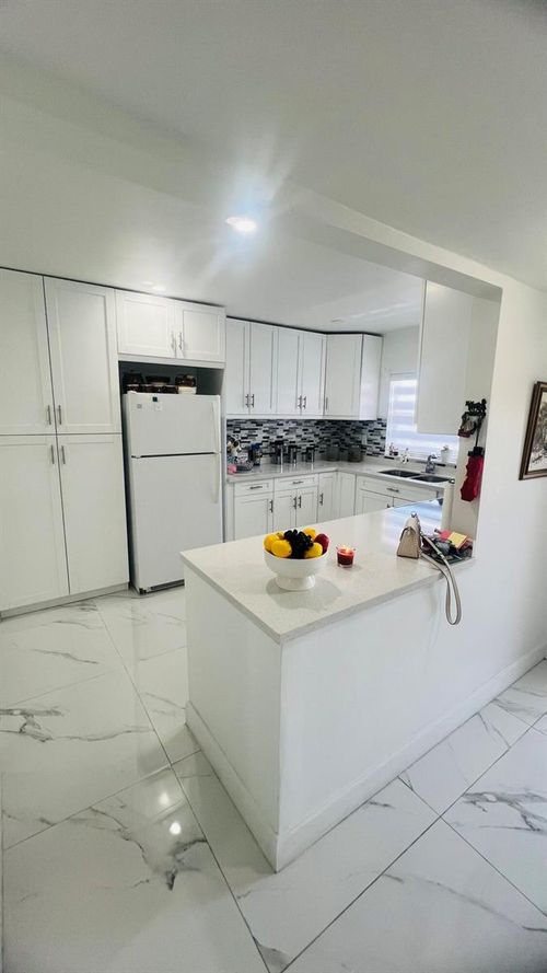 304-9330 Sunrise Lakes Blvd, Sunrise, FL, 33322-2160 | Card Image