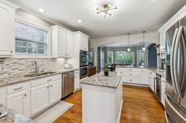 The kitchen is bright and roomy enough for multiple chefs to be in the kitchen at the same time. | Image 11