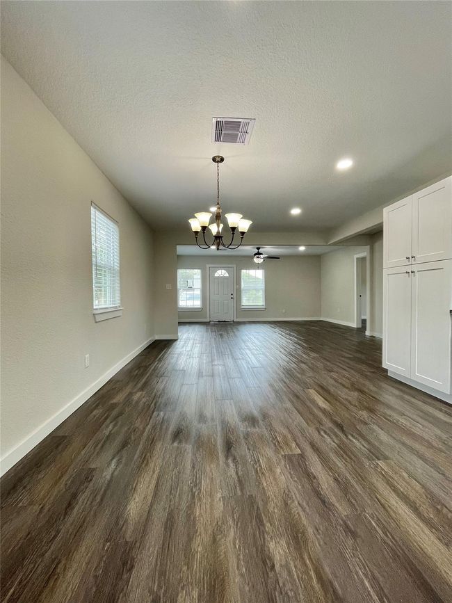 527 W 4 Th St, House other with 5 bedrooms, 3 bathrooms and null parking in Freeport TX | Image 9