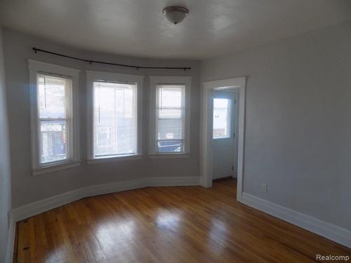 2331 Caniff St, Hamtramck, MI, 48212-2946 | Card Image