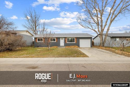 446 Holmes St, Evansville, WY, 82636-8589 | Card Image