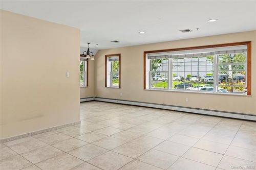 3-72 Cedar Swamp Rd, Glen Cove, NY, 11542-4375 | Card Image