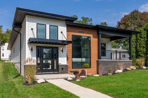 686 Jones Ct, Bettendorf, IA, 52722 | Card Image