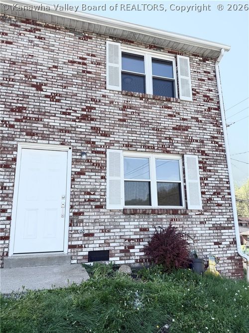 6-7-8-640 Cross Lanes Drive, Nitro, WV, 25143 | Card Image