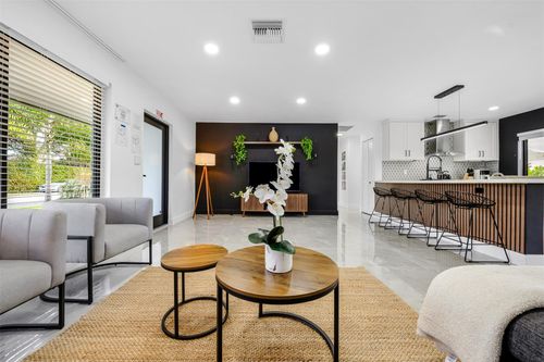 2925 Ne 1st Ave, Wilton Manors, FL, 33334-1006 | Card Image