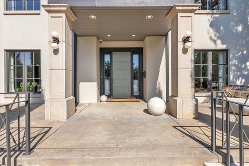 1913 Huntington Avenue, Nichols Hills, OK, 73116 | Card Image