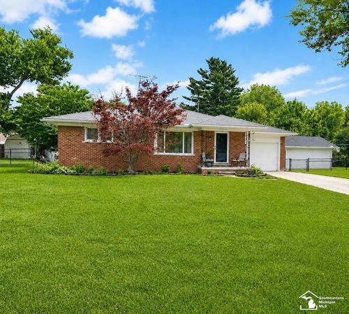 2071 Maplecrest Dr, Carleton, MI, 48117-9507 | Card Image