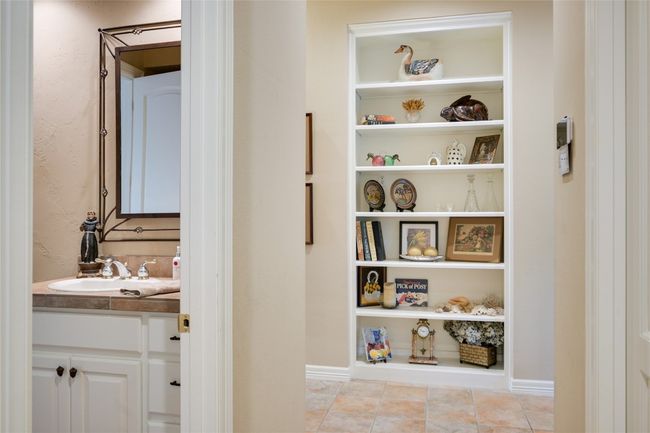Secondary bathroom | Image 21