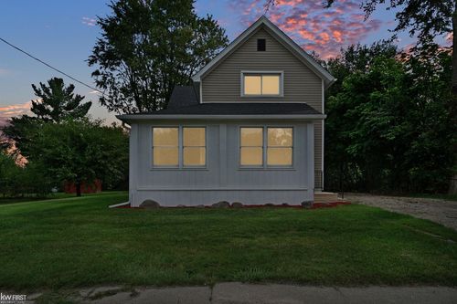 11630 Washington Ave, Mount Morris, MI, 48458-1960 | Card Image
