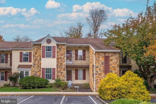 108a-108 Valley Stream Cir, Chesterbrook, PA, 19087-5811 | Card Image