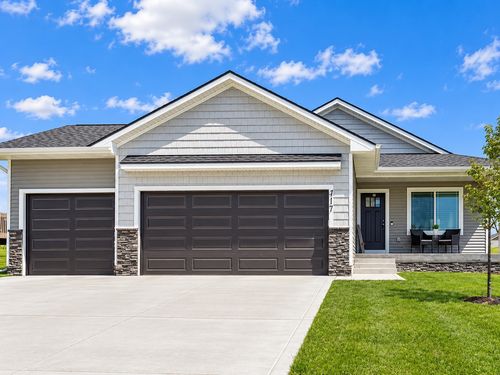 417 Coyote St, Mitchellville, IA, 50169-7733 | Card Image