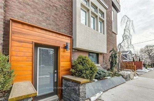 lower-1 Columbine Ave, Toronto, ON, M4L1P2 | Card Image