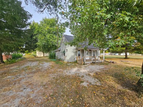 208 S Main St, Broadlands, IL, 61816-9764 | Card Image