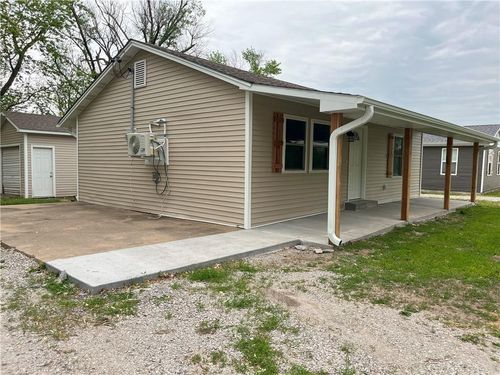 1030 W Ashland St, Nevada, MO, 64772-1212 | Card Image