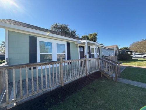 3125 South Dr, Groves, TX, 77619-4418 | Card Image