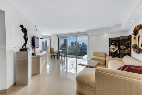 22g-19707 Turnberry Way, Aventura, FL, 33180 | Card Image