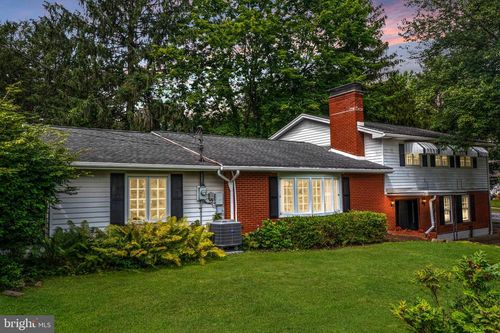 102 W Marylyn Ave, STATE COLLEGE, PA, 16801-5927 | Card Image