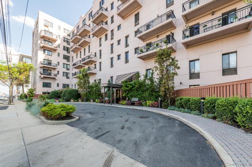 1e-100 W Broadway, Long Beach, NY, 11561-4001 | Card Image
