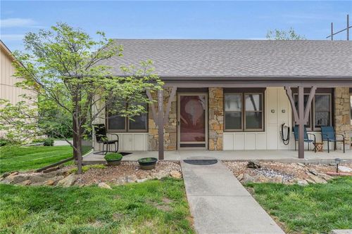 18901 Sunrise Dr, Belton, MO, 64012-9411 | Card Image