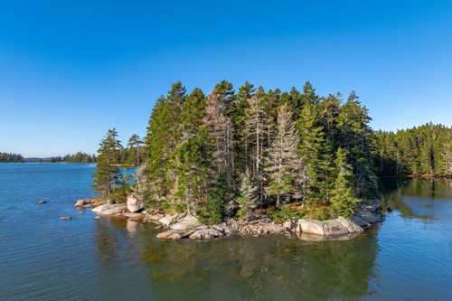 89 Island Retreat Road, Swans Island, ME, 04685 | Card Image