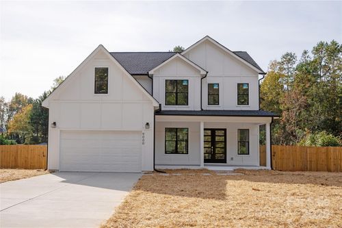 9000 Boyd Dr, Matthews, NC, 28105-4526 | Card Image