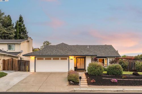 8698 Fenwick Way, Dublin, CA, 94568-3601 | Card Image
