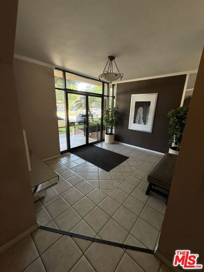 APT-202 - 8909 Burton Way, House other with 2 bedrooms, 2 bathrooms and 2 parking in Los Angeles CA | Image 16