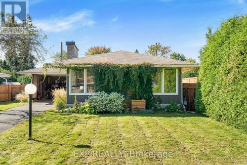 4 Aberfeldy St, Nepean, ON, K2H6H5 | Card Image