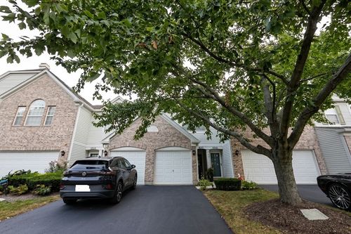 2943-2943 Stonewater Dr, Naperville, IL, 60564-4672 | Card Image