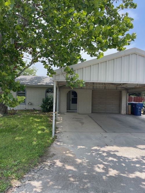 100 Laguna Vista Ct, Chico, TX, 76431-1900 | Card Image