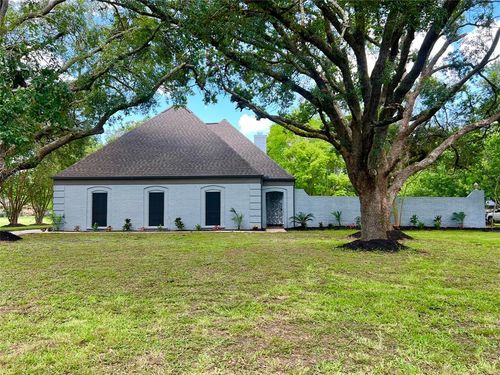 5 Colony Dr, Angleton, TX, 77515-3802 | Card Image