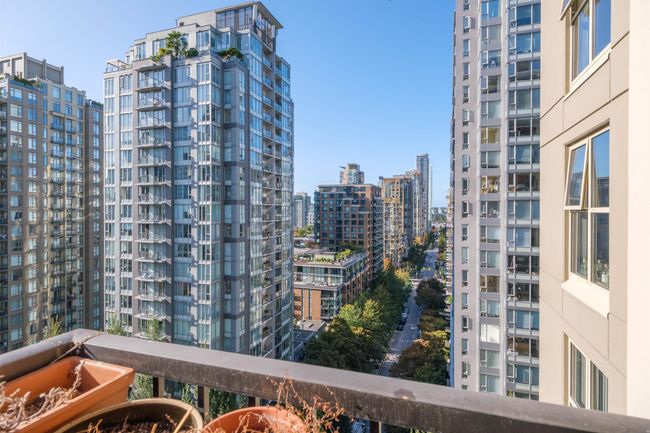 1507 - 989 Richards Street, Condo with 1 bedrooms, 1 bathrooms and 1 parking in Vancouver BC | Image 1