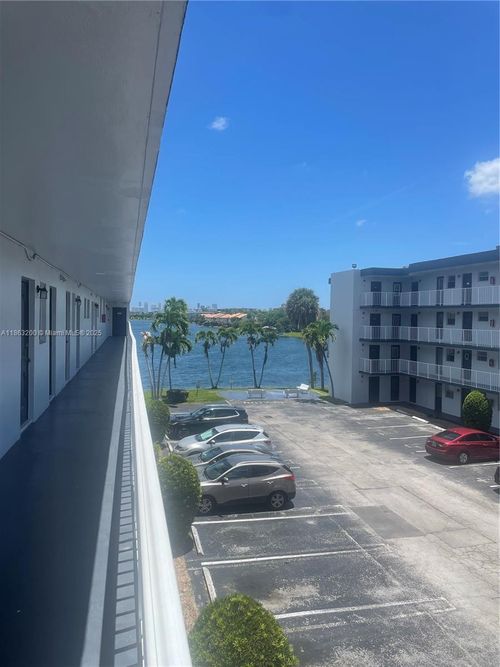 326-445 Ne 195th St, Miami, FL, 33179 | Card Image