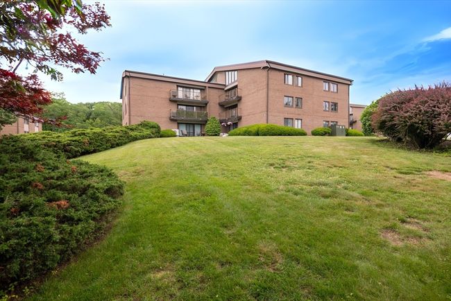 APT-20 - 3 Ledgewood Way, Condo with 2 bedrooms, 2 bathrooms and 1 parking in Peabody MA | Image 4