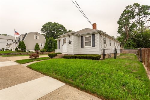 45 Oakdale Ave, Pawtucket, RI, 02860-2511 | Card Image