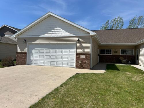 833 35th St S, Moorhead, MN, 56560-8110 | Card Image