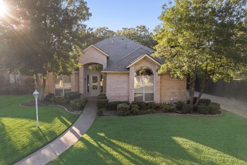 6006 Wallace Meadows Ct, Arlington, TX, 76001-5272 | Card Image