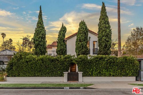 725 Oxford Avenue, Los Angeles, CA, 90292 | Card Image