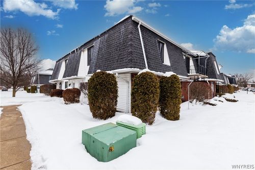 10A Foxberry Dr S, Amherst, NY, 14068-1026 | Card Image