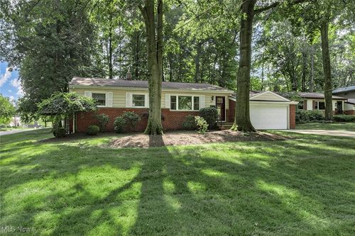 821 Haywood Dr, South Euclid, OH, 44121-3403 | Card Image