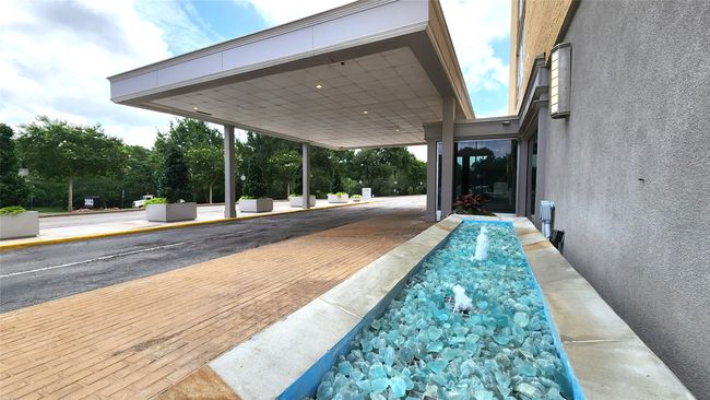 Community's covered entry provides easy drop-off and pick-up for guests. | Image 17