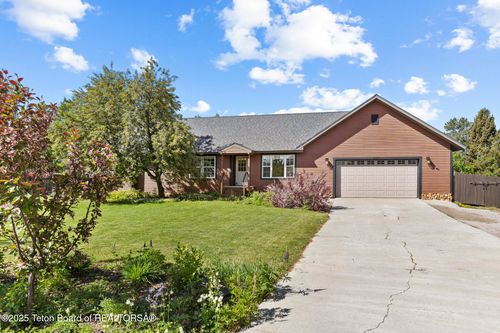560 Appaloosa Trl, Driggs, ID, 83422-5122 | Card Image