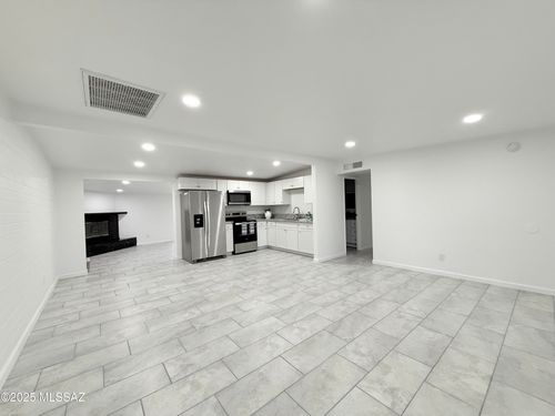 4365 E 28th St, Tucson, AZ, 85711-6337 | Card Image