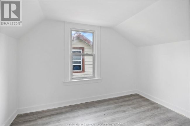 1056 Shepherd St E, Home with 3 bedrooms, 2 bathrooms and null parking in Windsor ON | Image 12