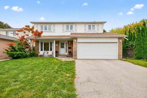 16 Mayvern Cres, Richmond Hill, ON, L4C5J4 | Card Image