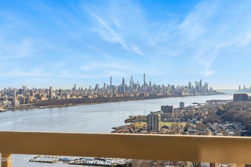 apt-28d-200 Old Palisade Rd, Fort Lee, NJ, 07024-7063 | Card Image