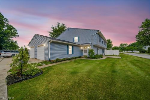 37a-8126 Independence Dr, Mentor, OH, 44060-9336 | Card Image