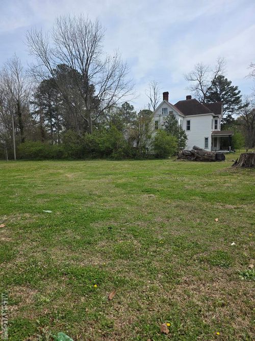 114 W Burnette Ave, Enfield, NC, 27823-1608 | Card Image