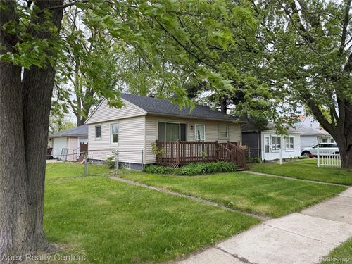 32370 Carlisle Pkwy, Wayne, MI, 48184-1951 | Card Image