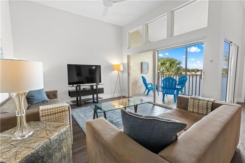 f302-2711 Citrus Lake Dr, NAPLES, FL, 34109-7605 | Card Image